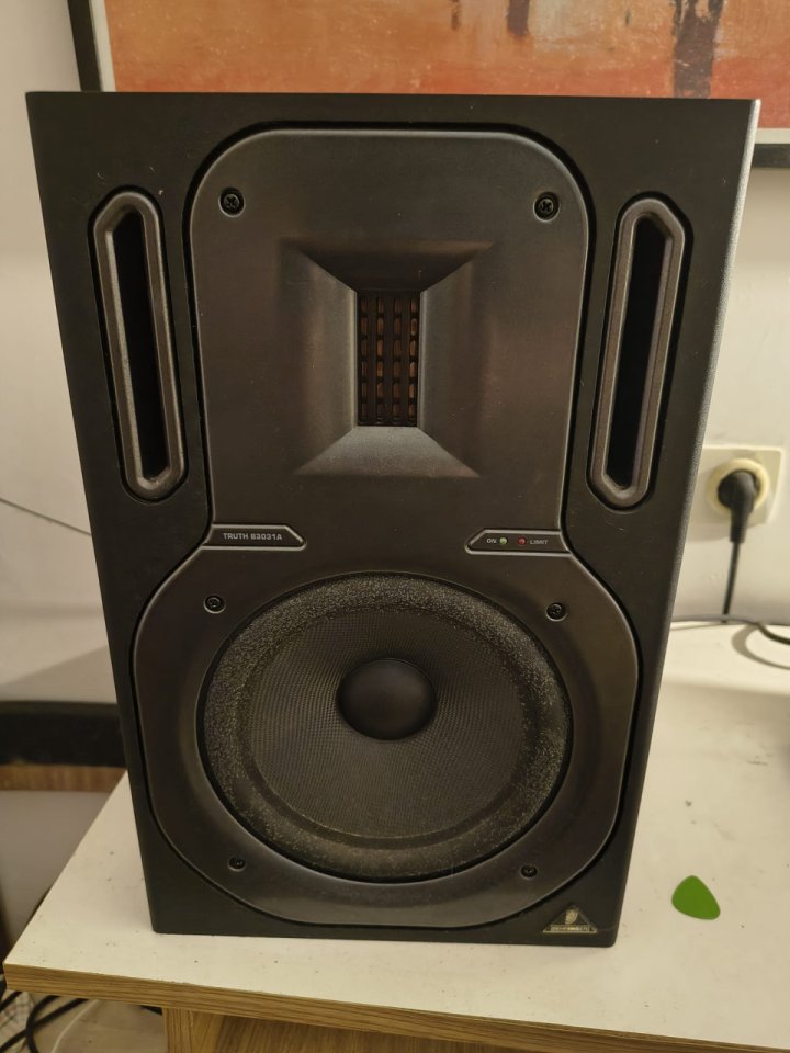 Behringer B3031A TRUTH Pareja de altavoces de segunda mano · Foto 1 de 2 · Illes Balears · 200 €