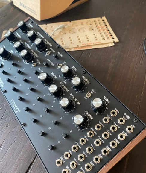 Moog DFAM sintetizador analógico semi-modular con secuenciador de segunda mano · Foto 3 de 4 · Girona · 520 €