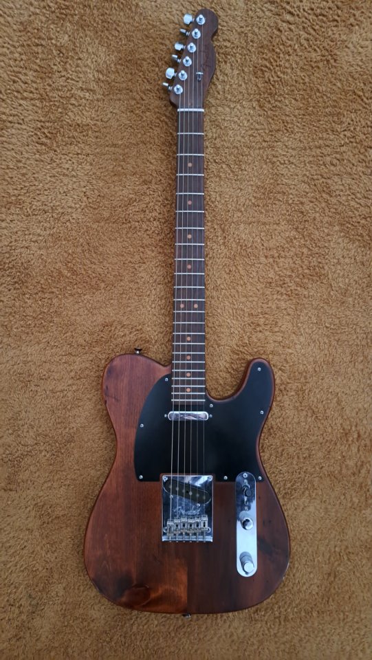 Fender Limited Edition Reclaimed Eastern Pine Telecaster 2014 de segunda mano · Foto 1 de 10 · Zaragoza · 2000 €