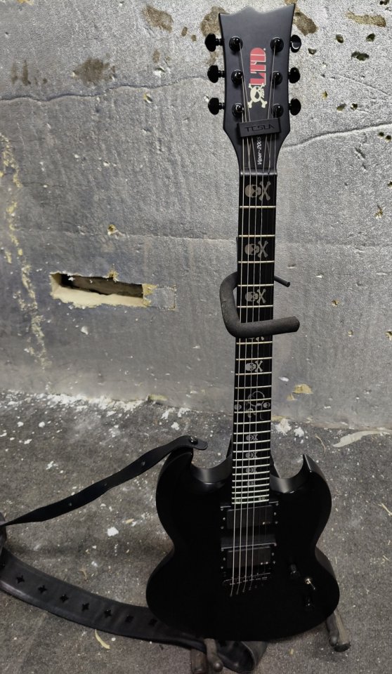 GUIITARRA ESP LTD Viper-2005 30th Aniversario con funda dura de segunda mano · Foto 1 de 10 · León · 400 €
