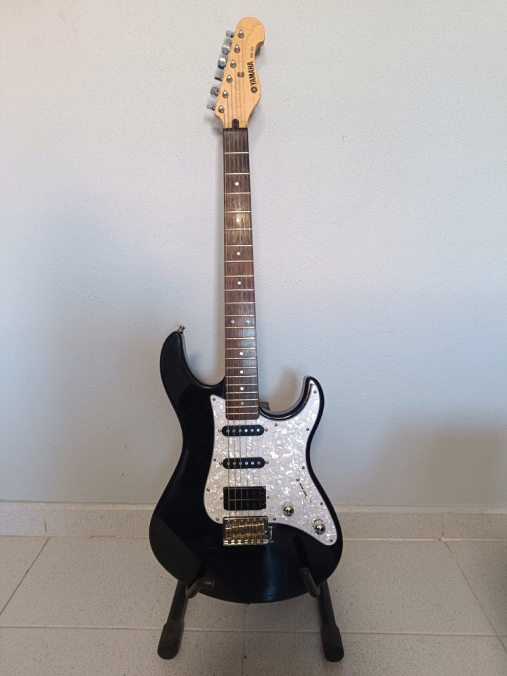 Yamaha Superstratocaster de segunda mano · Foto 3 de 7 · Valladolid · 135 €