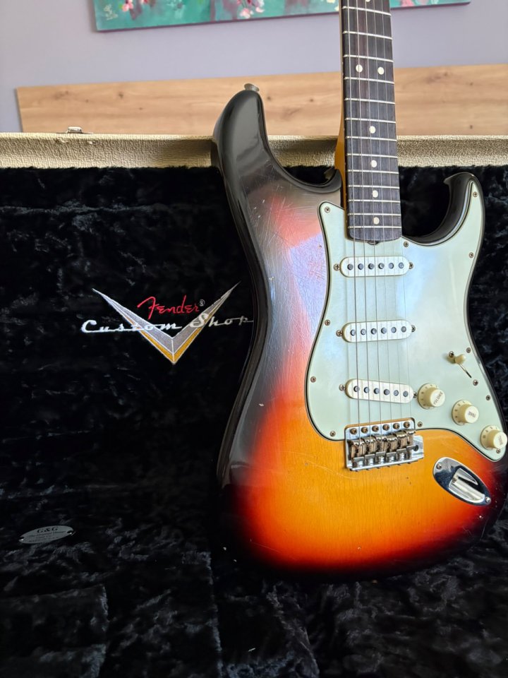 OFERTA! Fender Stratocaster Custom Shop Journeyman sunburst de segunda mano · Foto 2 de 10 · Alicante · 2500 €