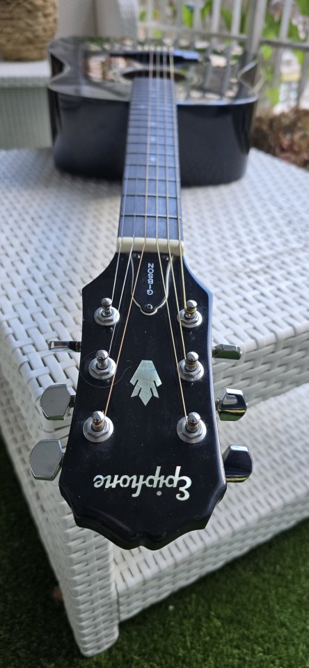 Epiphone acústica