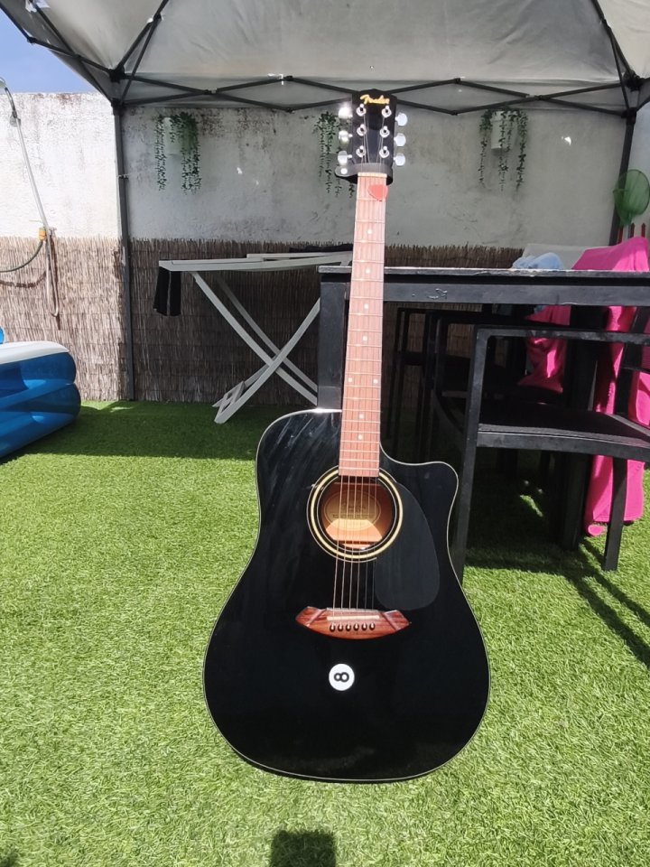 ELECTROACÚSTICA FENDER(también cambios) de segunda mano · Foto 1 de 7 · Cáceres · 199 €