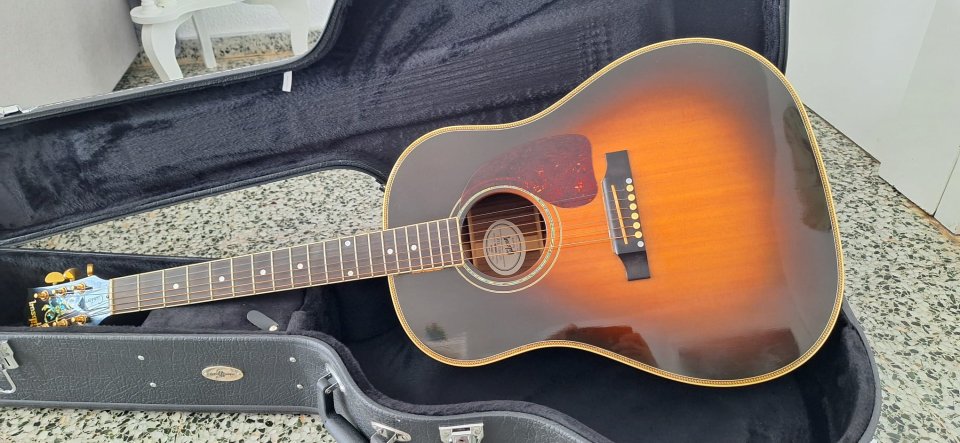 Gibson J 45 Custom de segunda mano · Foto 2 de 7 · Valencia · 2300 €