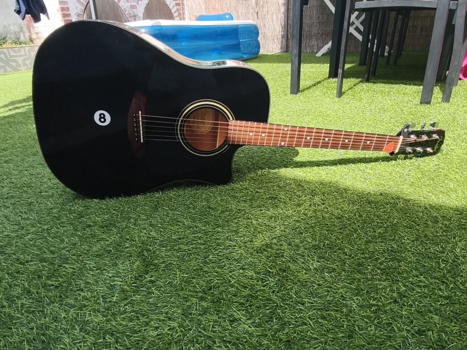 ELECTROACÚSTICA FENDER(también cambios) de segunda mano · Foto 2 de 7 · Cáceres · 199 €