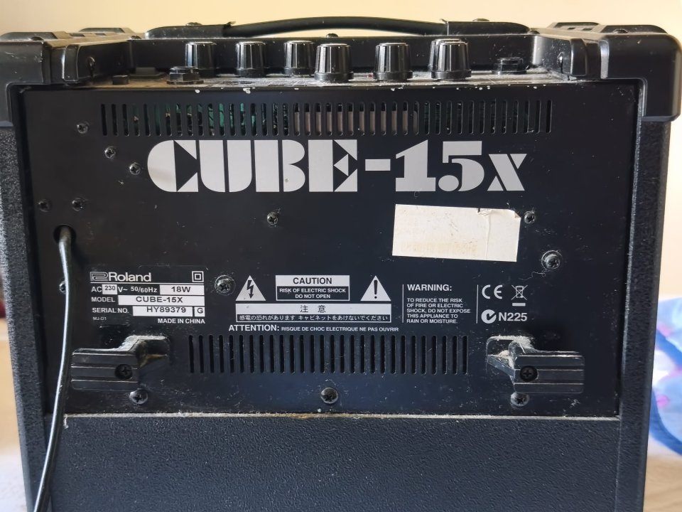 Amplificador guitarra Roland Cube 15 xl 15vatios con altavoz de 1x8”. de segunda mano · Foto 3 de 3 · A Coruña · 90 €