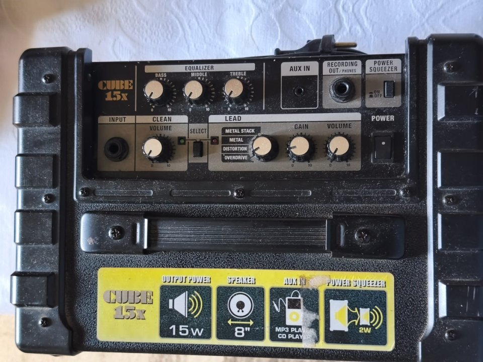 Amplificador guitarra Roland Cube 15 xl 15vatios con altavoz de 1x8”. de segunda mano · Foto 2 de 3 · A Coruña · 90 €