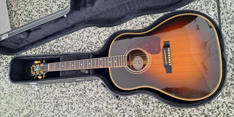 Gibson J 45 Custom de segunda mano · Foto 5 de 7 · Valencia · 2300 €