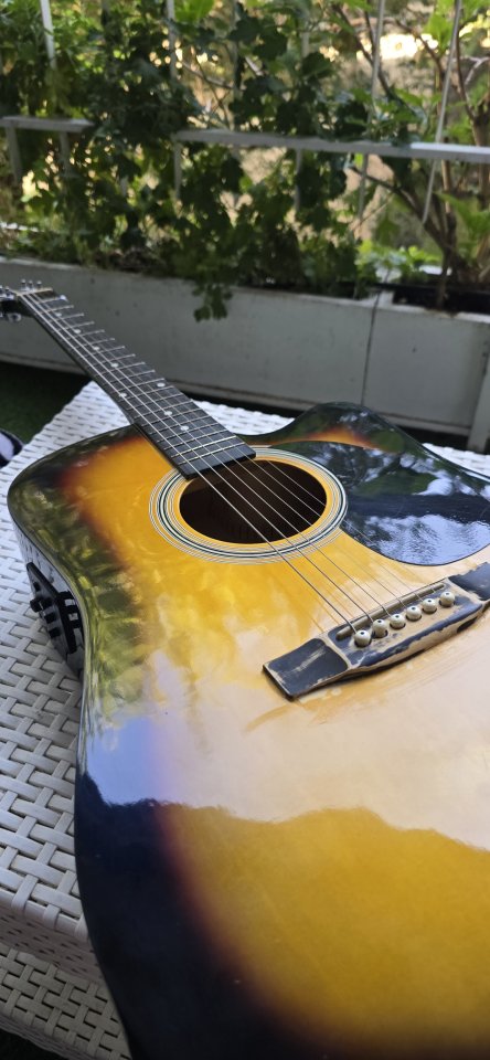 Squier Fender Electroacústica de segunda mano · Foto 1 de 10 · Madrid · 75 €