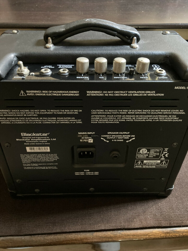 Vendo combo Blackstar HT1R