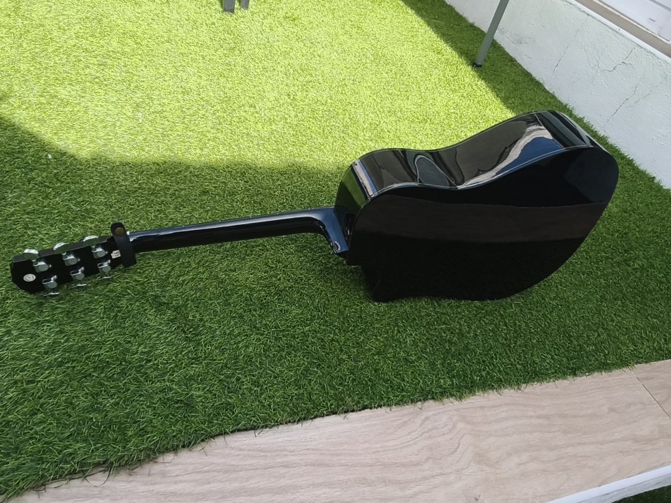 ELECTROACÚSTICA FENDER(también cambios) de segunda mano · Foto 5 de 7 · Cáceres · 199 €