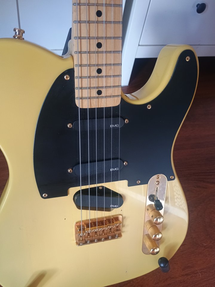 Squier japan telecaster con EMG