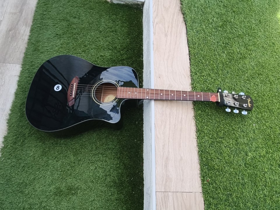 ELECTROACÚSTICA FENDER(también cambios) de segunda mano · Foto 6 de 7 · Cáceres · 199 €