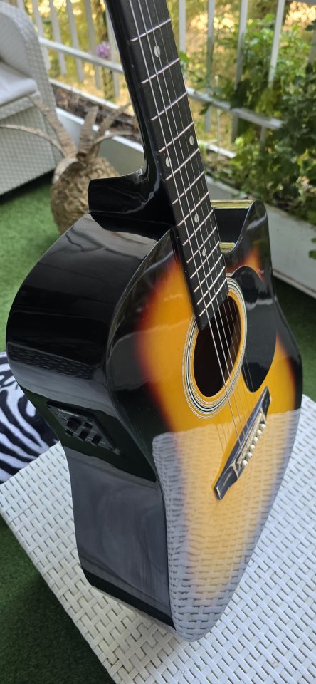 Squier Fender Electroacústica de segunda mano · Foto 3 de 10 · Madrid · 75 €
