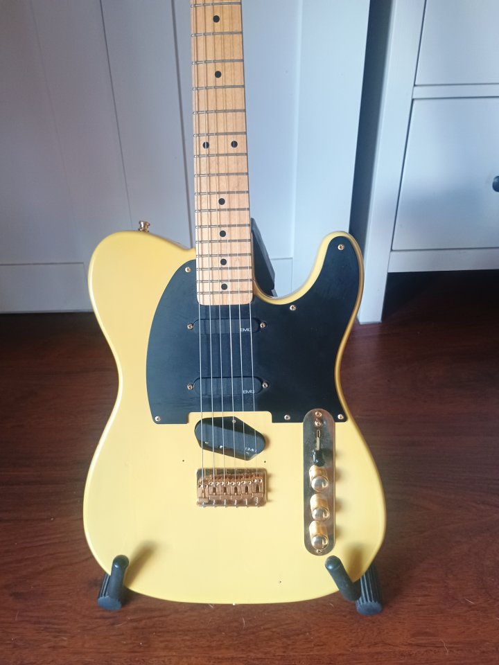 Squier japan telecaster con EMG