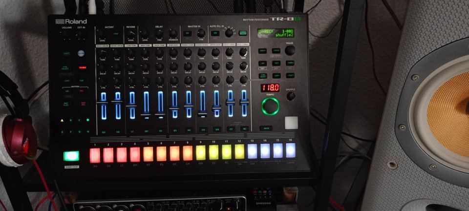 Roland TR-8S de segunda mano · Foto 3 de 9 · Alicante · 500 €
