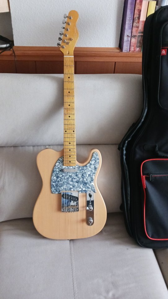 Telecaster Marwell & Roland Cube 30 de segunda mano · Foto 1 de 4 · Huelva · 250 €