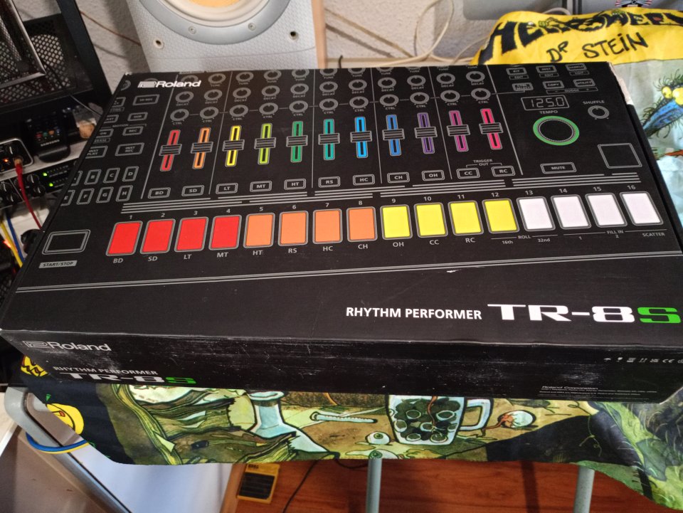 Roland TR-8S de segunda mano · Foto 1 de 9 · Alicante · 500 €
