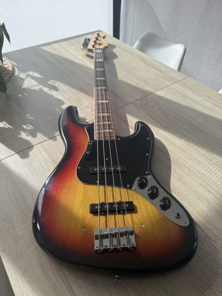 Fender Jazz Bass 1977 de segunda mano · Foto 1 de 3 · Bizkaia · 3500 €