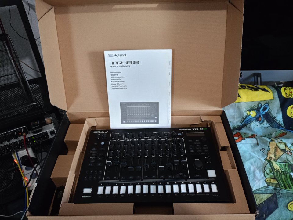 Roland TR-8S de segunda mano · Foto 2 de 9 · Alicante · 500 €
