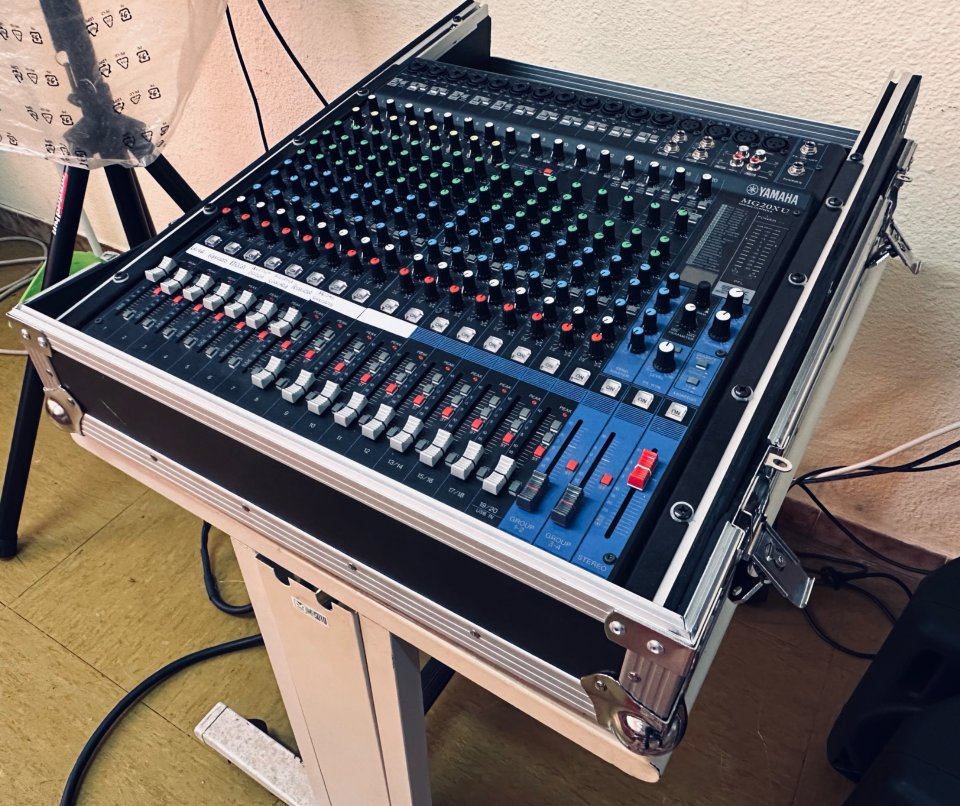 Mesa de Mezclas Yamaha MG20XU