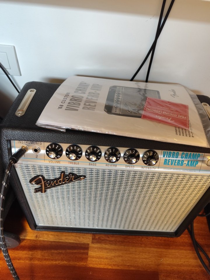 Fender 68 Custom Vibro Champ de segunda mano · Foto 3 de 4 · A Coruña · 750 €