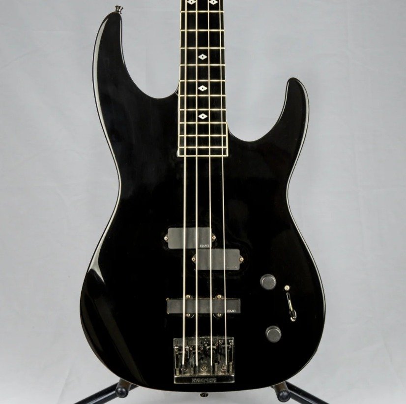 Compro Bajo Kramer Forum III 4 cuerdas con pastillas Spector y necktrough. de segunda mano · Foto 6 de 9 · Madrid