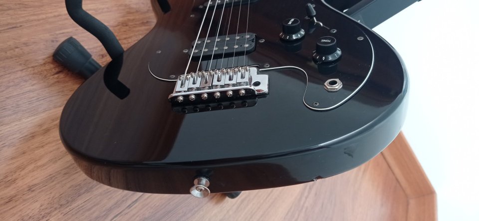 Guitarra eléctrica Samick antigua de segunda mano · Foto 8 de 8 · Cuenca · 120 €
