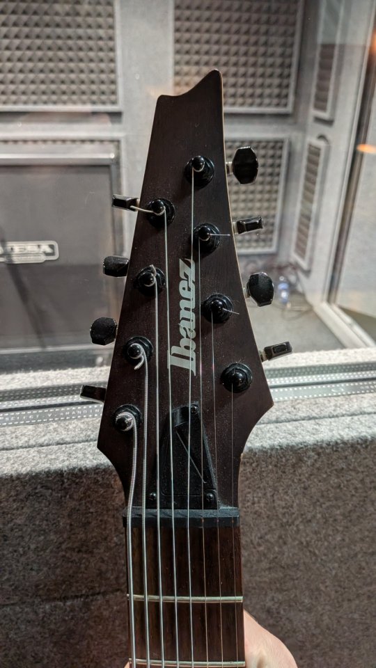 Ibanez RGIR28BFE Iron Label 8 cuerdas – EMG 808 – 27 pulgadas de segunda mano · Foto 4 de 5 · Ciudad Real · 575 €