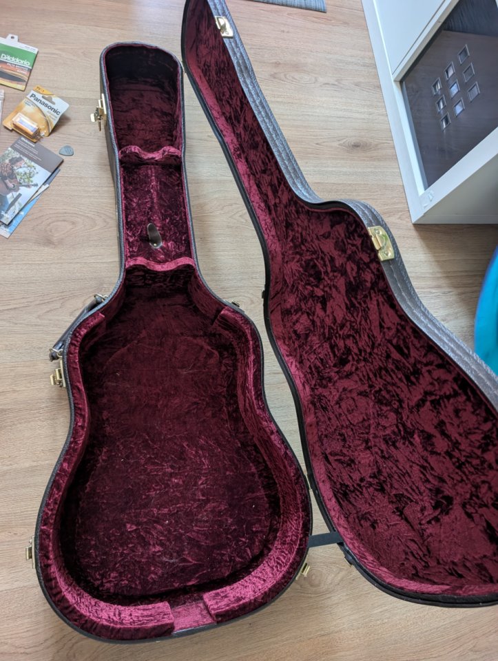 Guitarra acústica Taylor 320E de segunda mano · Foto 5 de 7 · A Coruña · 990 €