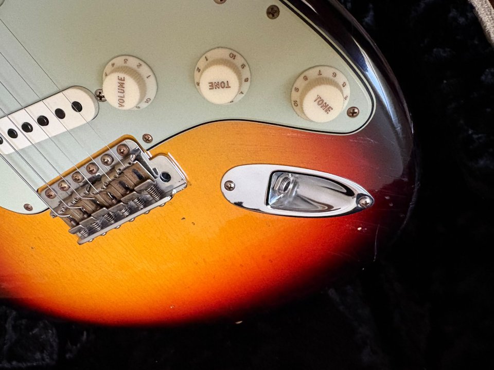 OFERTA! Fender Stratocaster Custom Shop Journeyman sunburst de segunda mano · Foto 3 de 10 · Alicante · 2500 €