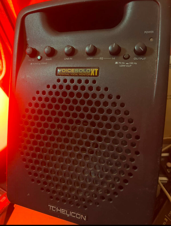 TC Helicon Voicesolo VSM300 XT Active personal monitor