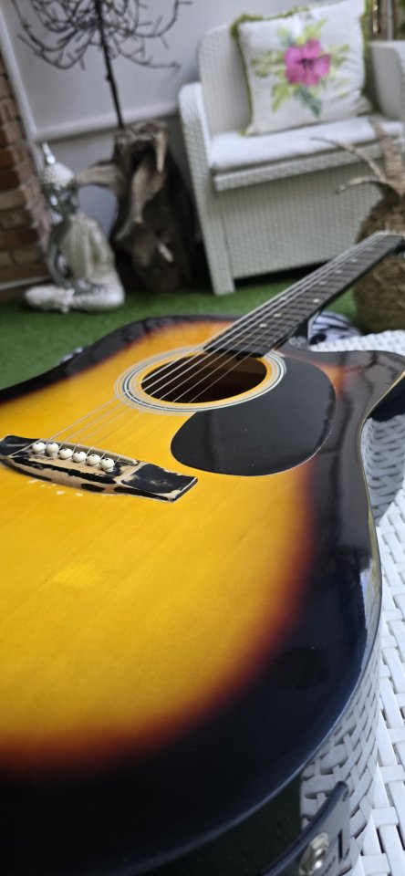 Squier Fender Electroacústica de segunda mano · Foto 8 de 10 · Madrid · 75 €