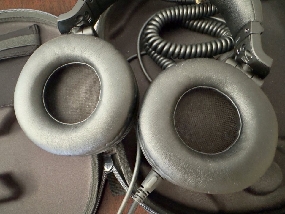 Pioneer DJ HDJ-X7 + Pioneer DJ HDJ-HC02 Headphone Case