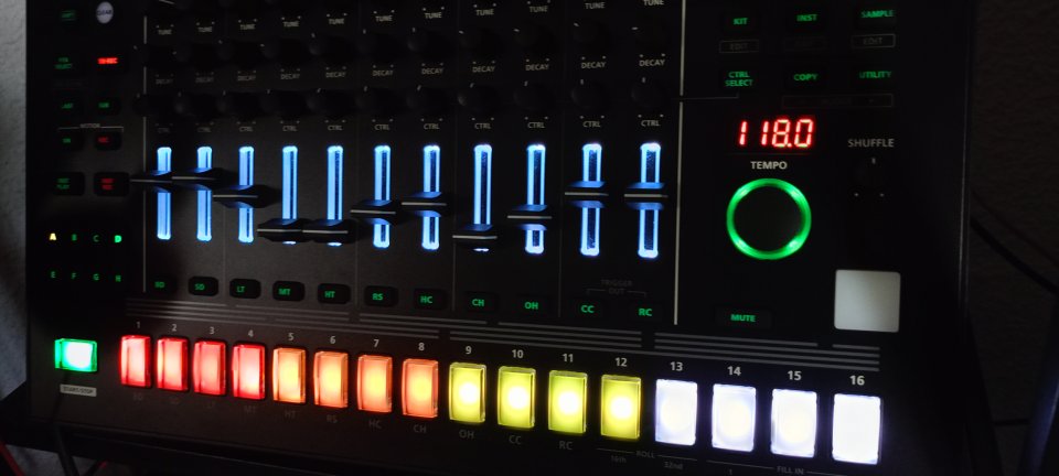 Roland TR-8S de segunda mano · Foto 5 de 9 · Alicante · 500 €
