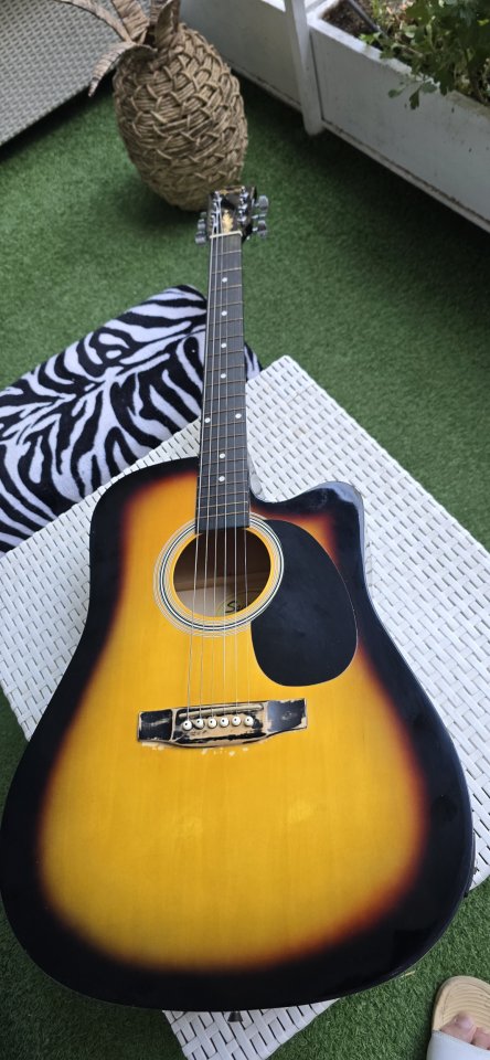 Squier Fender Electroacústica de segunda mano · Foto 10 de 10 · Madrid · 75 €