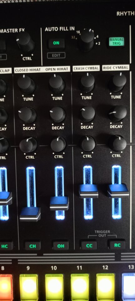 Roland TR-8S de segunda mano · Foto 7 de 9 · Alicante · 500 €