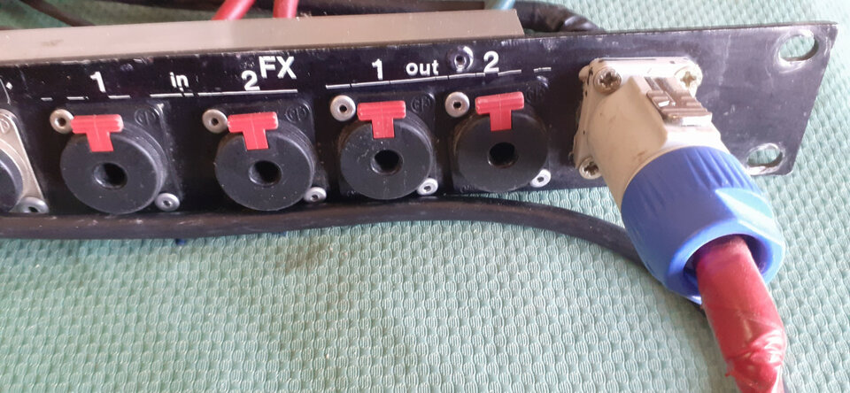 Panel conexión para 8 insert y 4 para in out fx con Speakon power com
