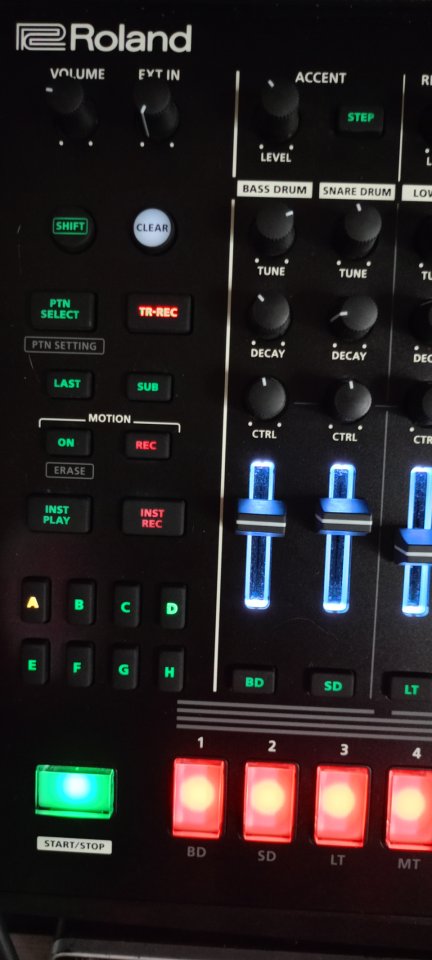 Roland TR-8S de segunda mano · Foto 8 de 9 · Alicante · 500 €