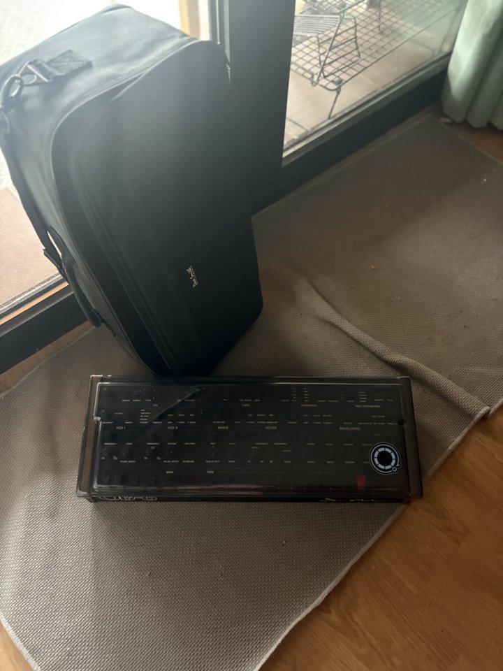 Sequential circuits OB6 rack con tapa y bolsa de segunda mano · Foto 3 de 4 · Barcelona · 1985 €