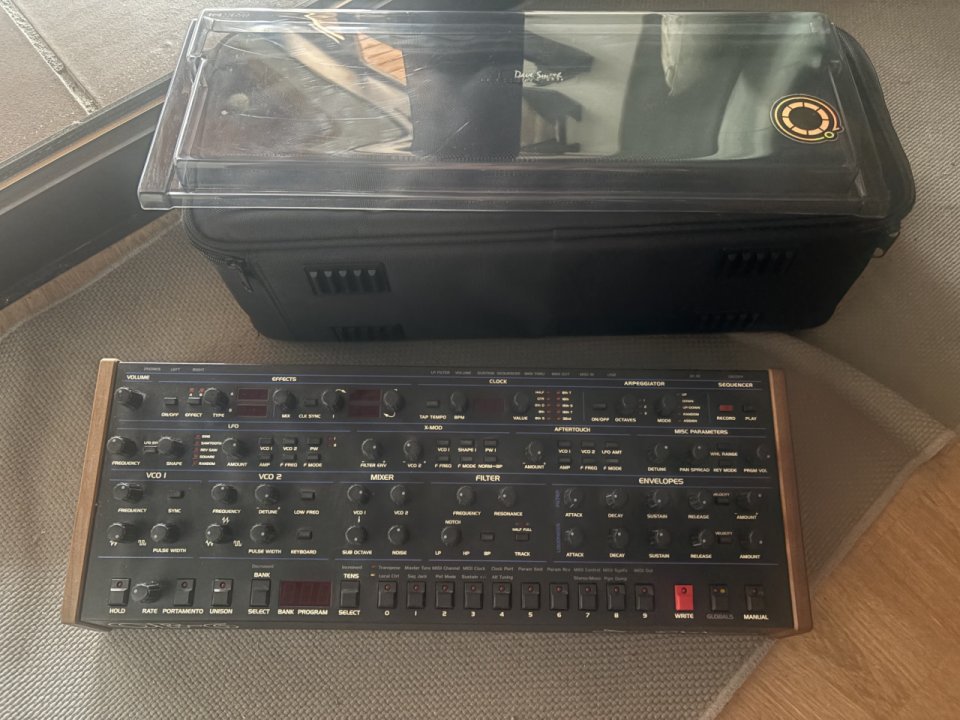 Sequential circuits OB6 rack con tapa y bolsa de segunda mano · Foto 4 de 4 · Barcelona · 1985 €