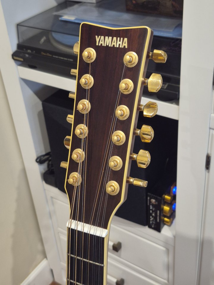 Yamaha LL16-12 ARE – 12 cuerdas – funda original + cejilla G7th de segunda mano · Foto 3 de 10 · Bizkaia · 850 €