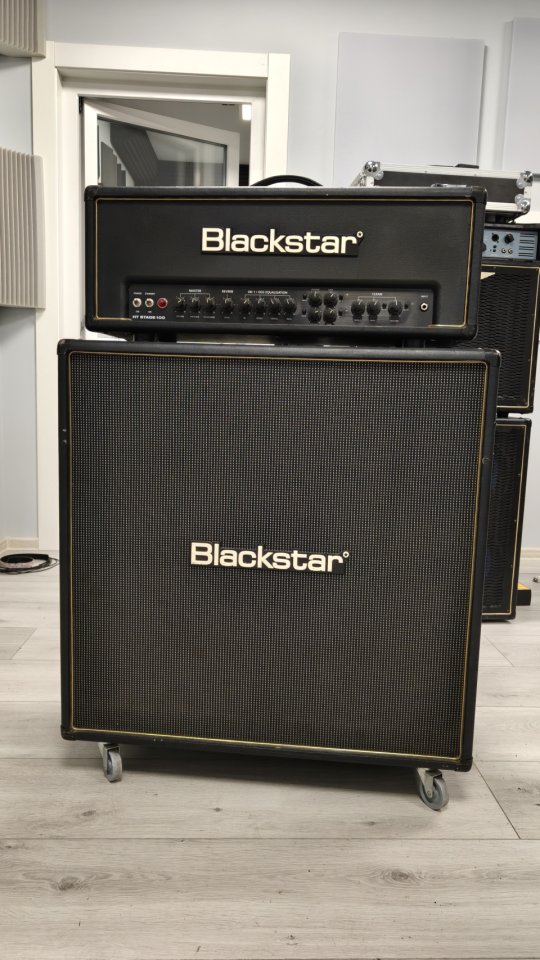 Blackstar HT-100 + pantalla HTV-412 de segunda mano · Foto 1 de 8 · Navarra · 850 €