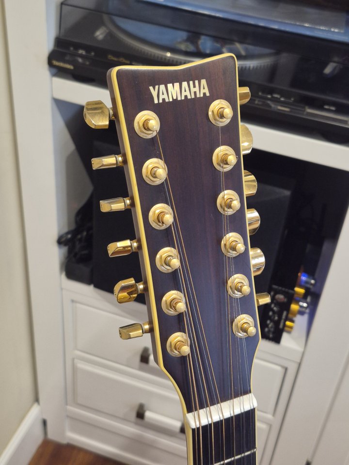 Yamaha LL16-12 ARE – 12 cuerdas – funda original + cejilla G7th de segunda mano · Foto 4 de 10 · Bizkaia · 850 €