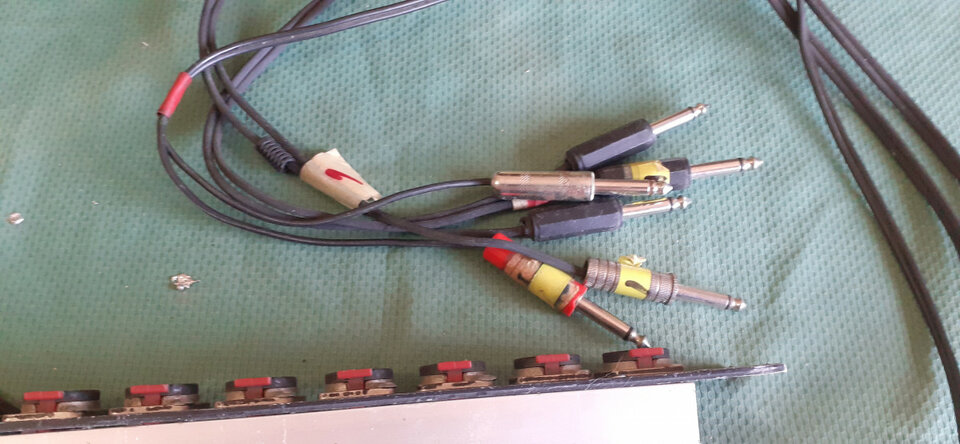 Panel conexión para 8 insert y 4 para in out fx con Speakon power com