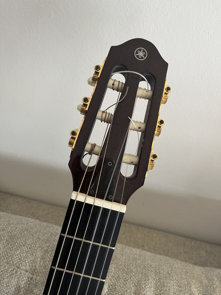 Yamaha SLG200NW silent guitar de segunda mano · Foto 3 de 4 · Alicante · 600 €