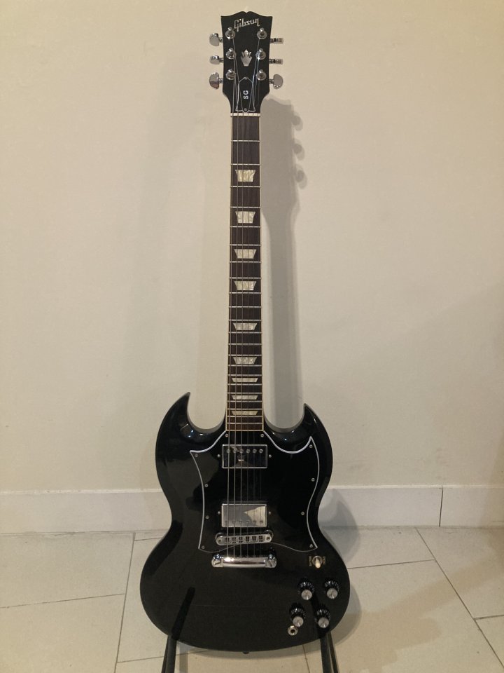 Gibson SG Standar Black de segunda mano · Foto 1 de 10 · Madrid · 970 €