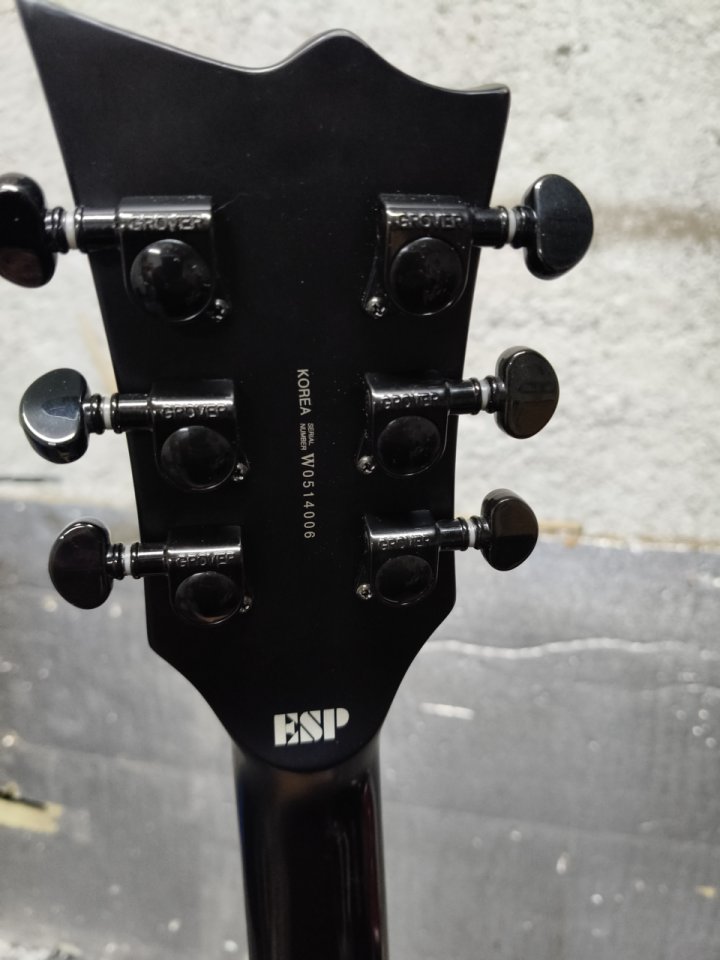 GUIITARRA ESP LTD Viper-2005 30th Aniversario con funda dura de segunda mano · Foto 3 de 10 · León · 400 €