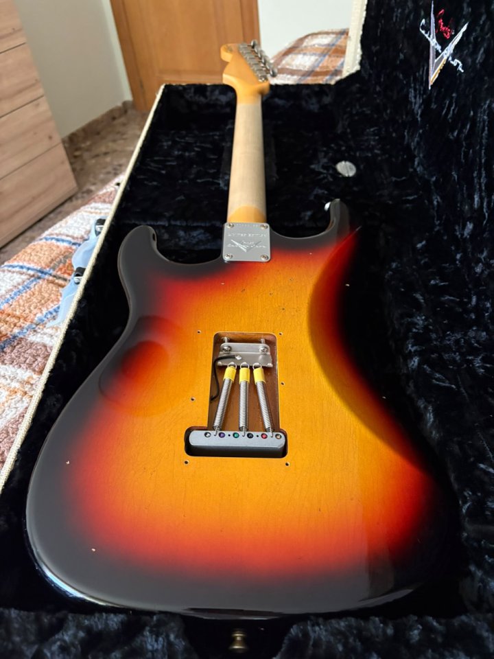 OFERTA! Fender Stratocaster Custom Shop Journeyman sunburst de segunda mano · Foto 4 de 10 · Alicante · 2500 €